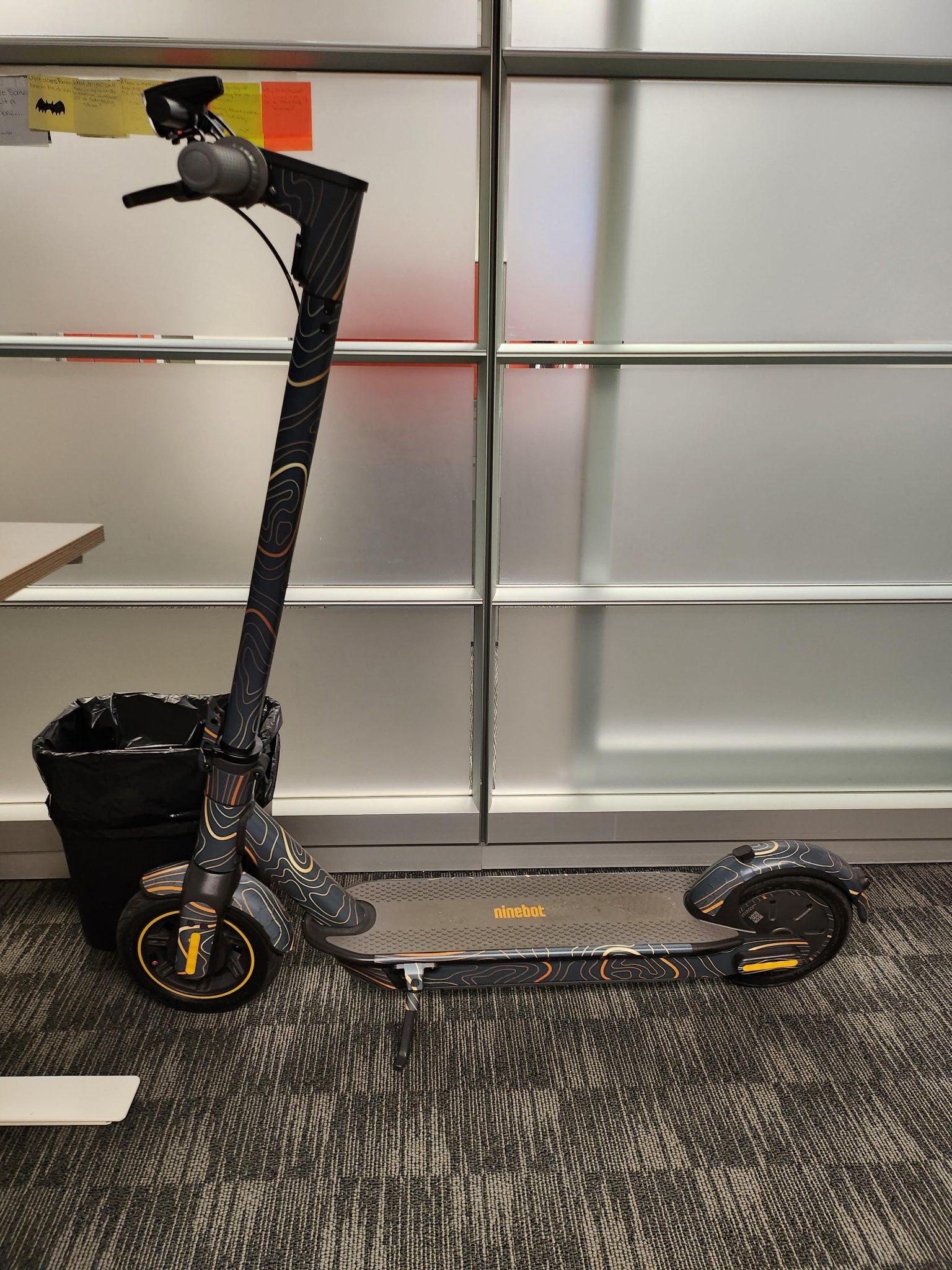 Professionelle halbjährliche Wartung und Schmierung von E-Scootern