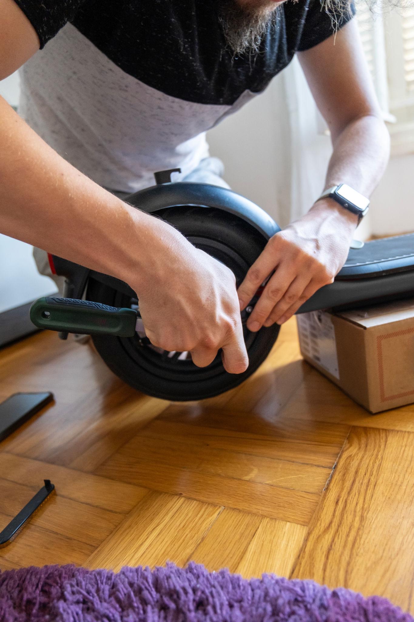 Entscheidung zwischen E-Scooter Reparatur oder Neukauf