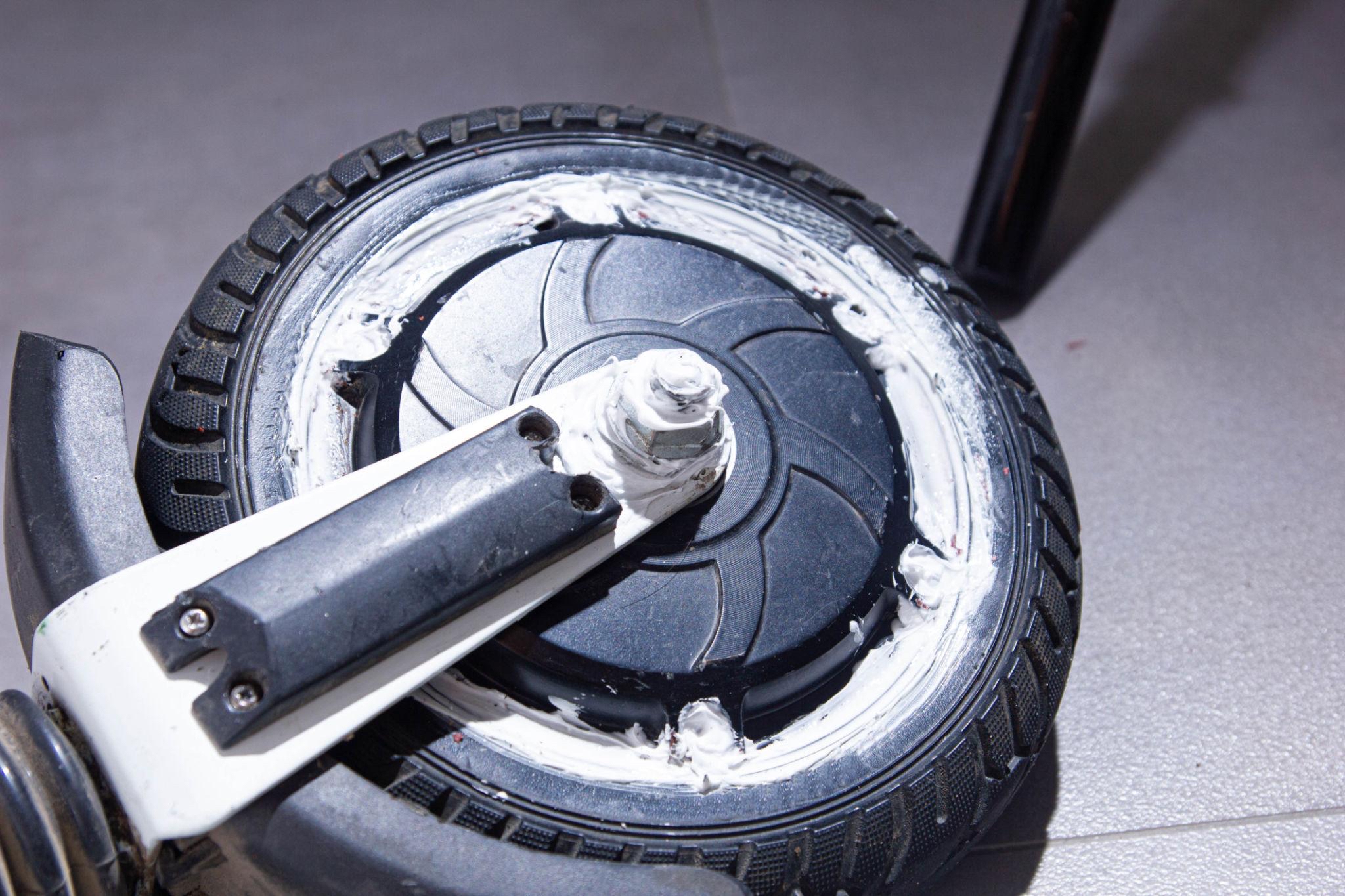 Wasserdichte Versiegelung und Dichtungsmaßnahmen für E-Scooter